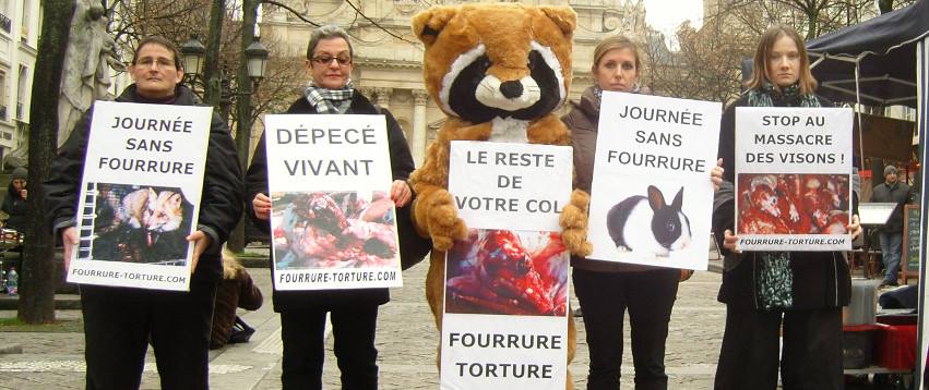 Action anti-fourrure à Paris à l'occasion de la Journée Sans Fourrure